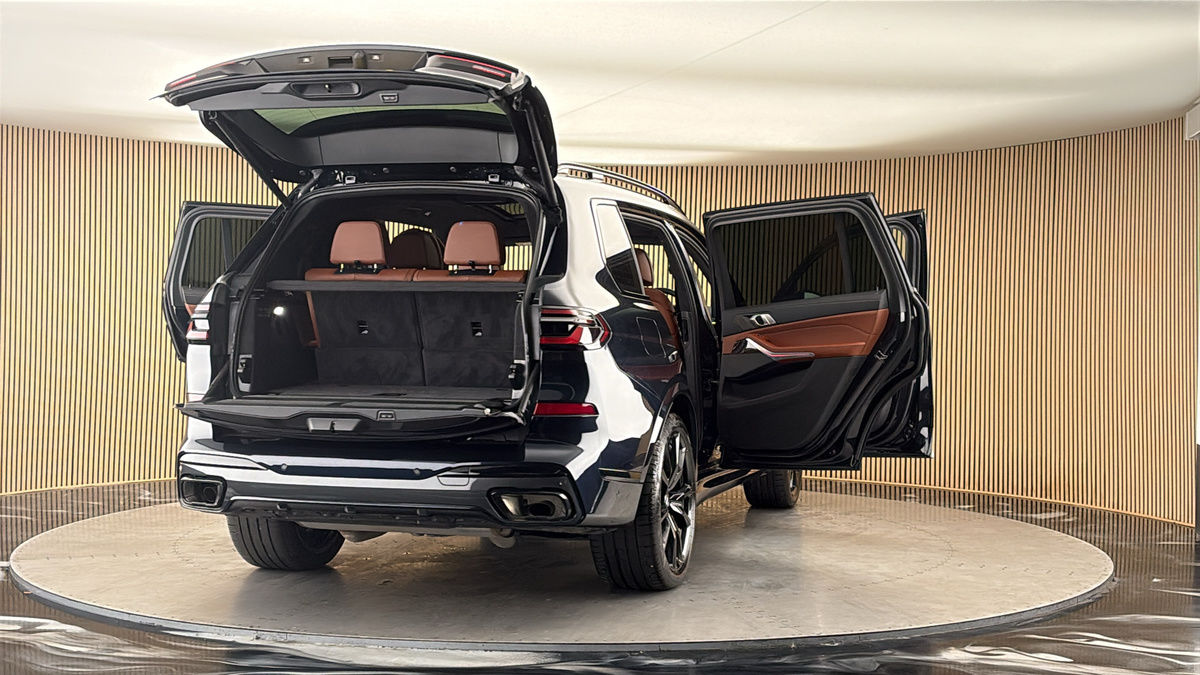 More views of BMW X7