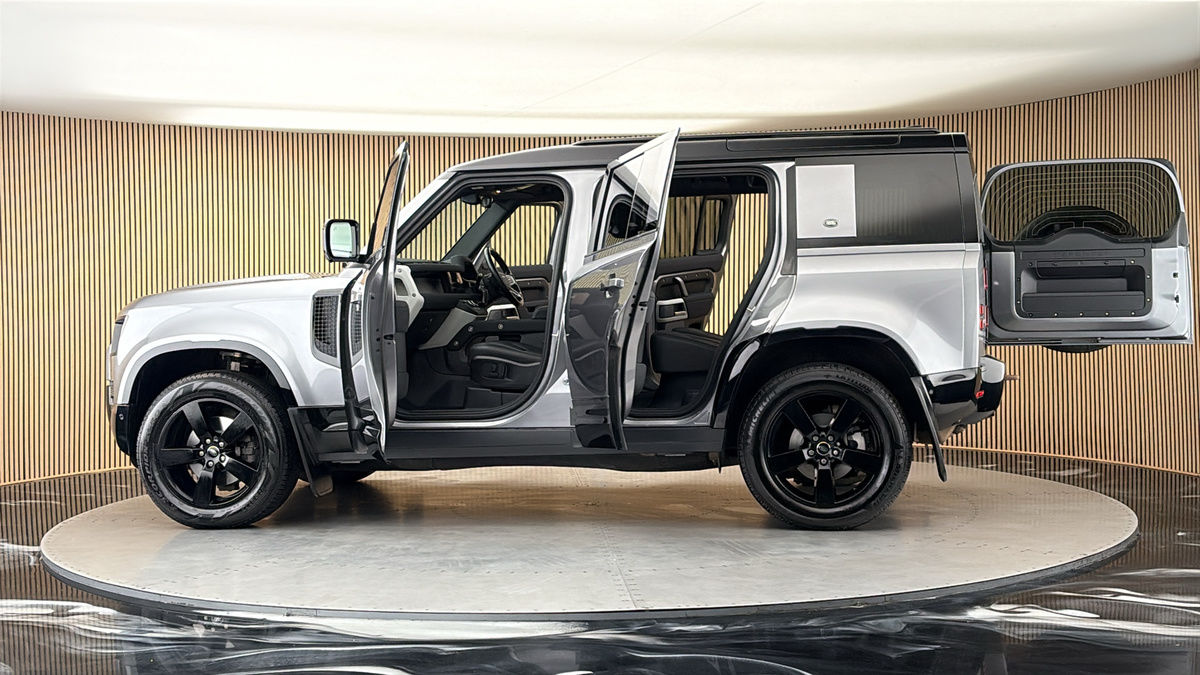 More views of Land Rover Defender 110