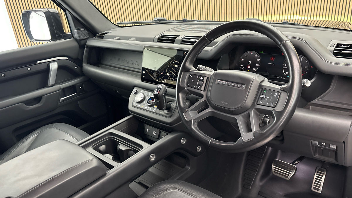 Land Rover Defender 90 Image 5