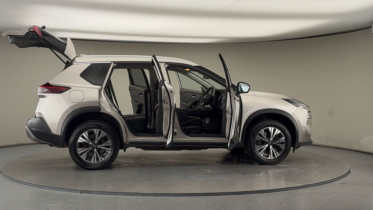 More views of Nissan X-Trail