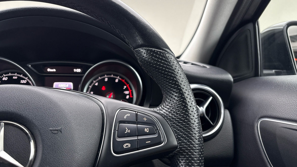 Mercedes-Benz GLA Image 14