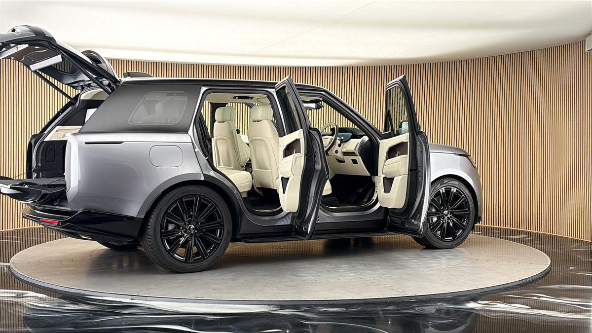 More views of Land Rover Range Rover