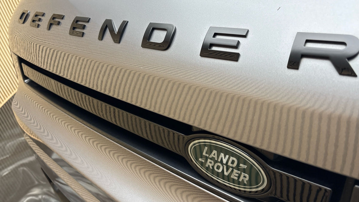 Land Rover Defender 130 Image 24