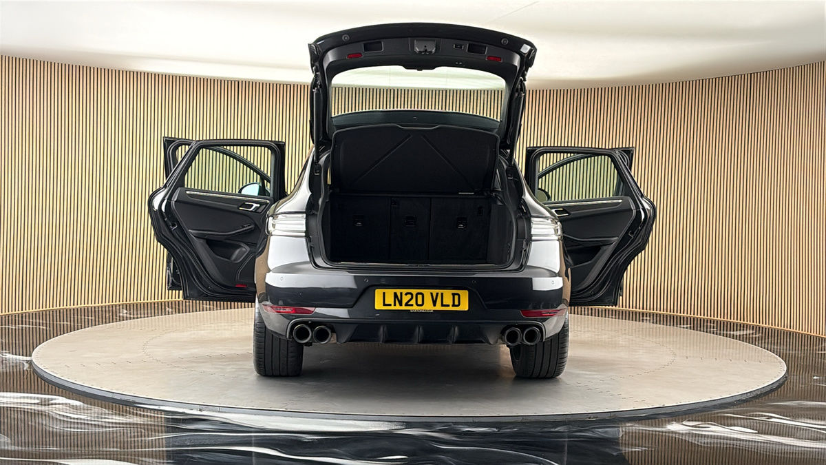 More views of Porsche Macan
