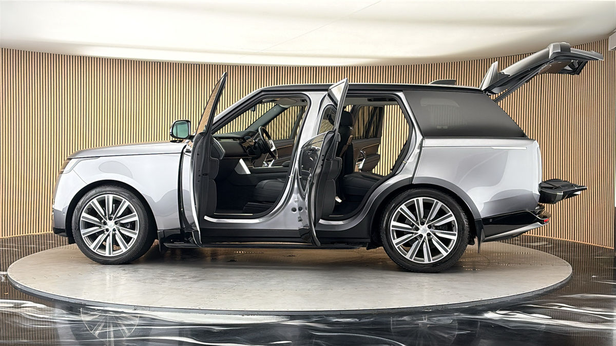 More views of Land Rover Range Rover