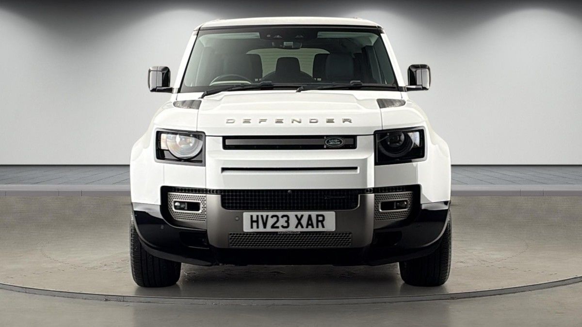 Land Rover Defender 130 Image 3