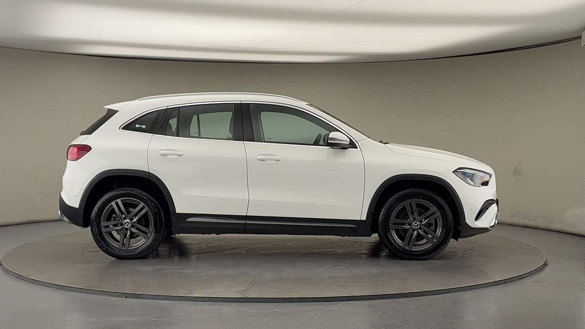 Mercedes-Benz GLA Image 16