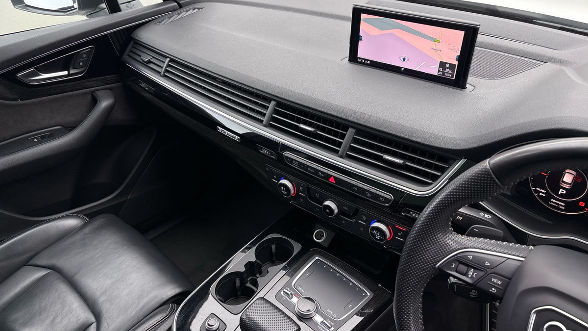 Audi Q7 Image 18