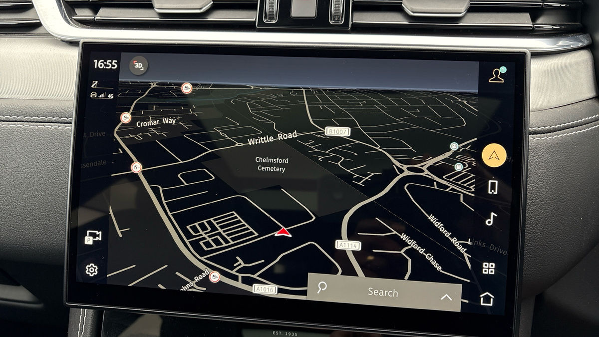 Jaguar F-PACE Image 17