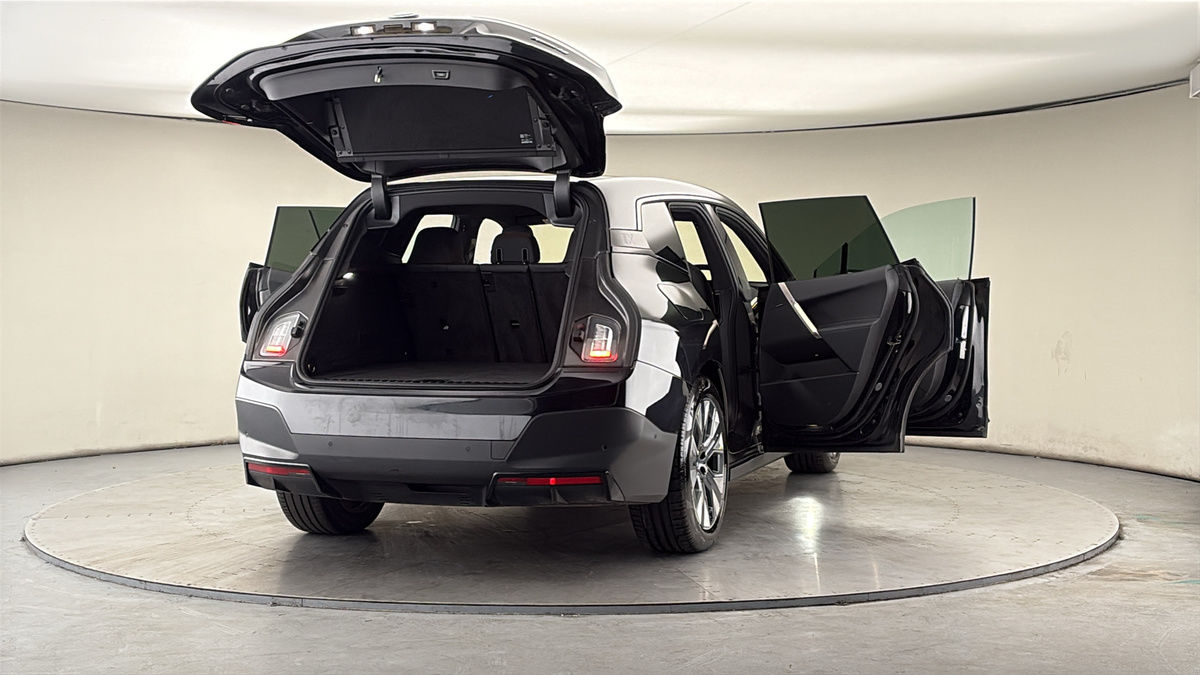 More views of BMW iX