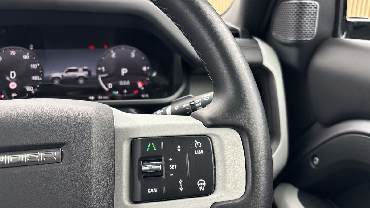 Land Rover Defender 90 Image 14