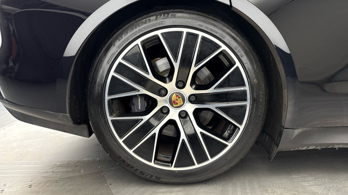 Porsche Taycan Image 10