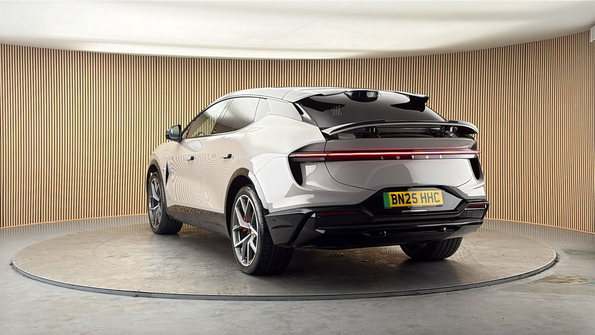 More views of Lotus Eletre