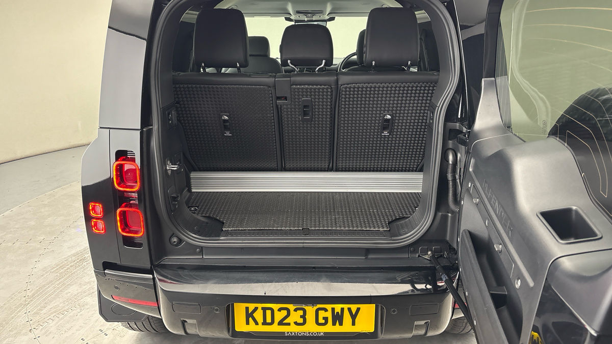Land Rover Defender 90 Image 11