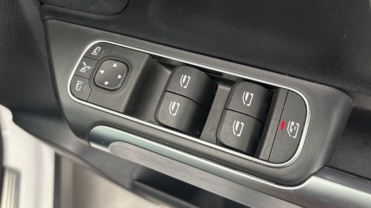 Mercedes-Benz GLB Image 27