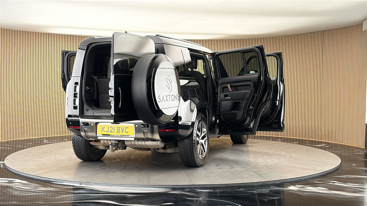 More views of Land Rover Defender 110