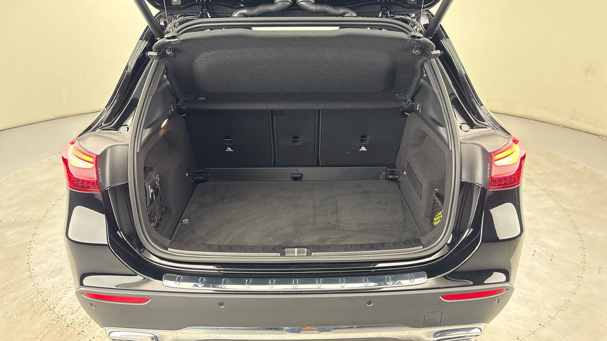 Mercedes-Benz GLA Image 11