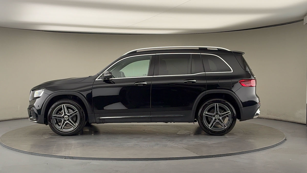 Mercedes-Benz GLB Image 15