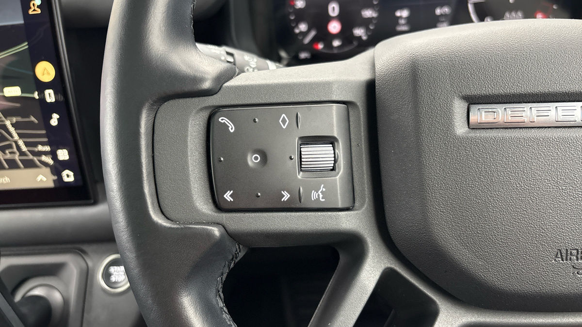 Land Rover Defender 110 Image 13