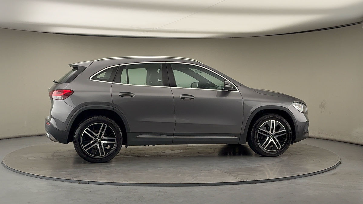 More views of Mercedes-Benz GLA