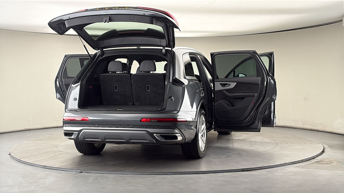 More views of Audi Q7