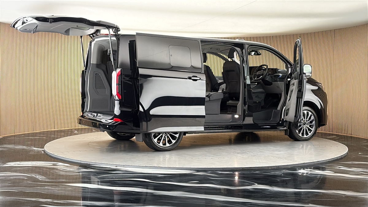 More views of Ford E-Tourneo Custom