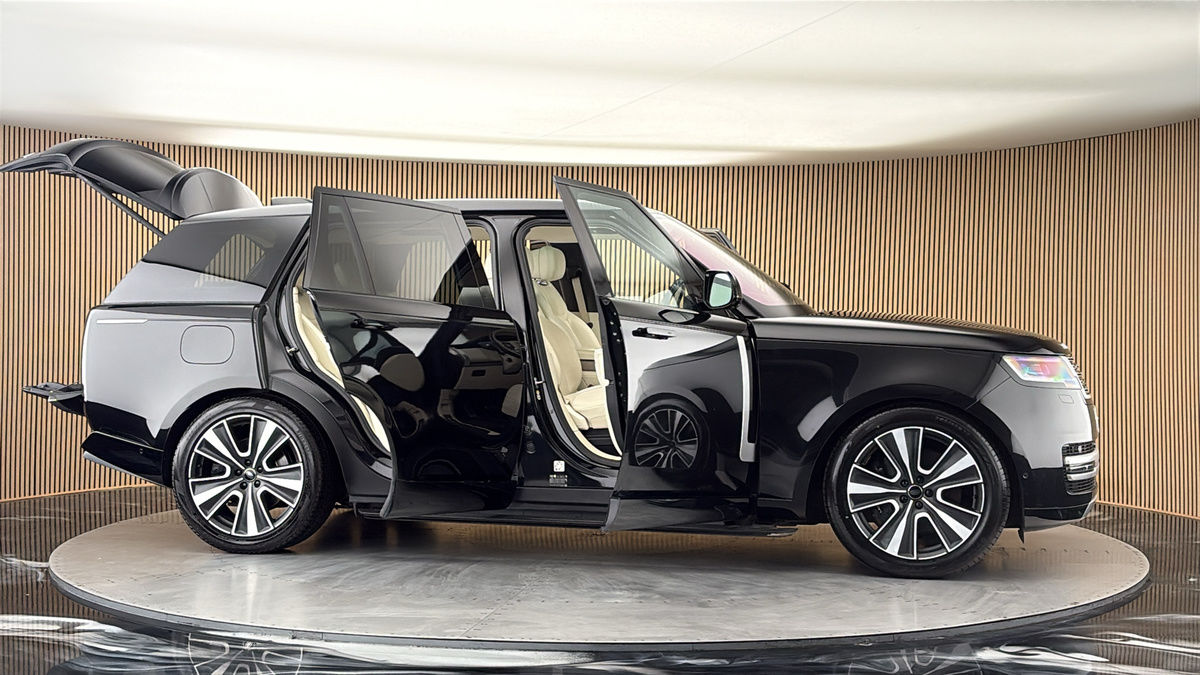 More views of Land Rover Range Rover