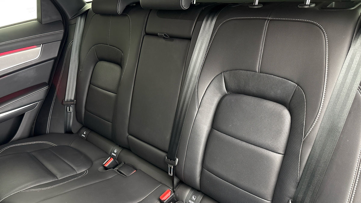 Jaguar F-PACE Image 8