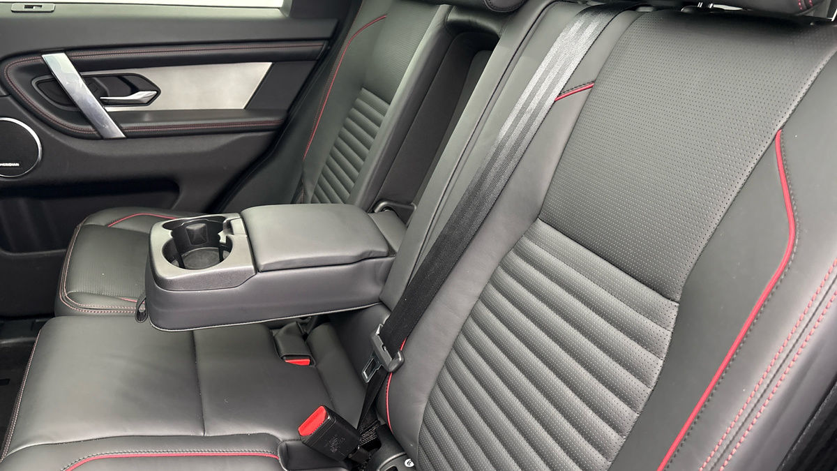 Land Rover Discovery Sport Image 9