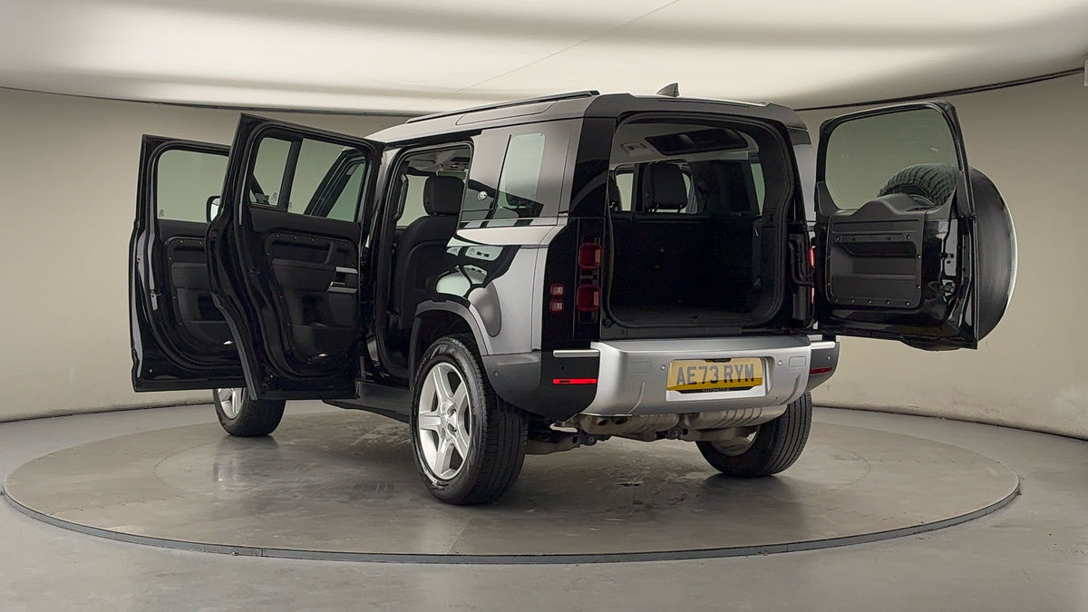 Land Rover Defender 110 Image 23