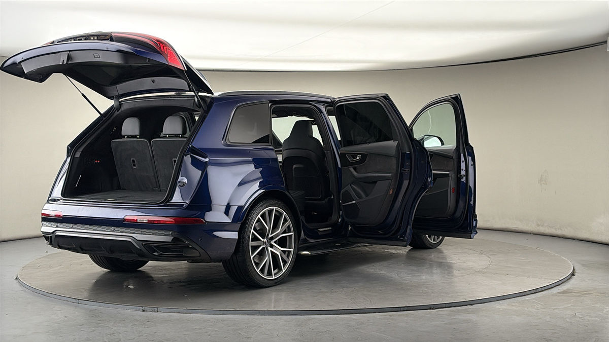 More views of Audi Q7