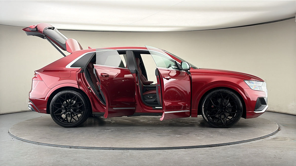 More views of Audi SQ8