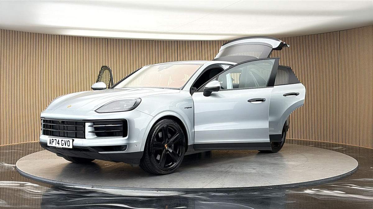More views of Porsche Cayenne