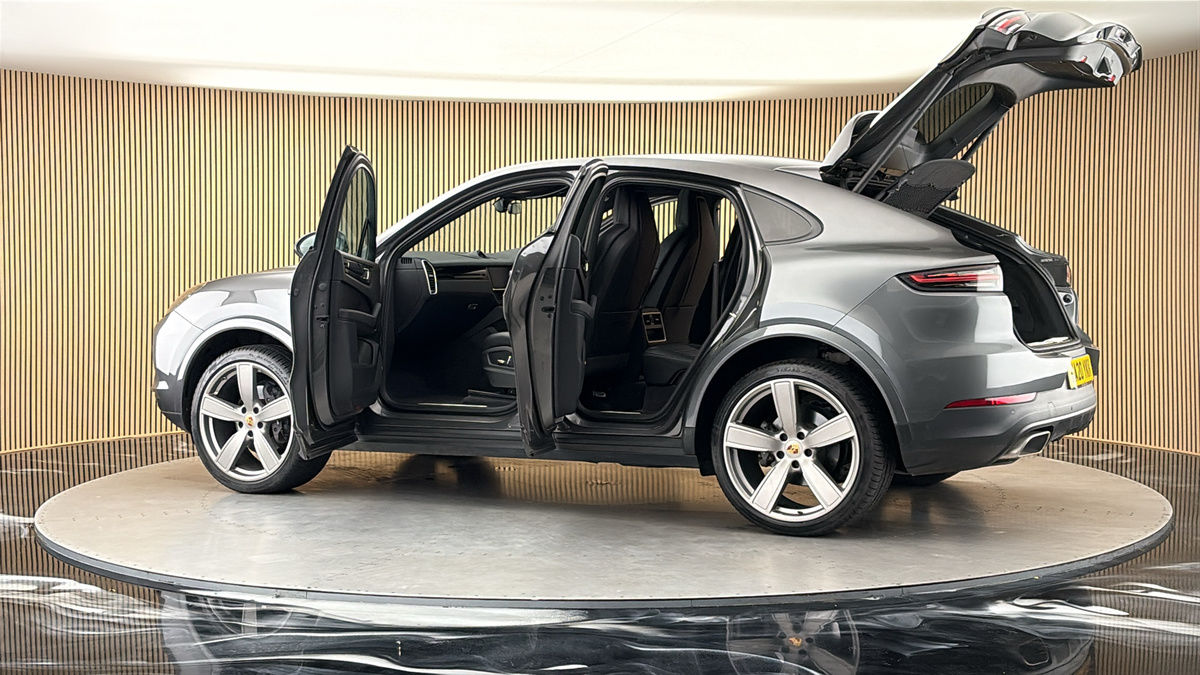 More views of Porsche Cayenne