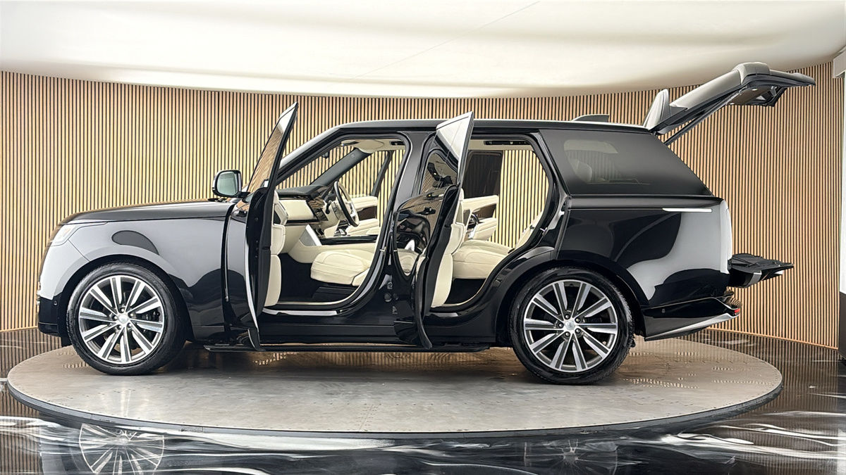 More views of Land Rover Range Rover