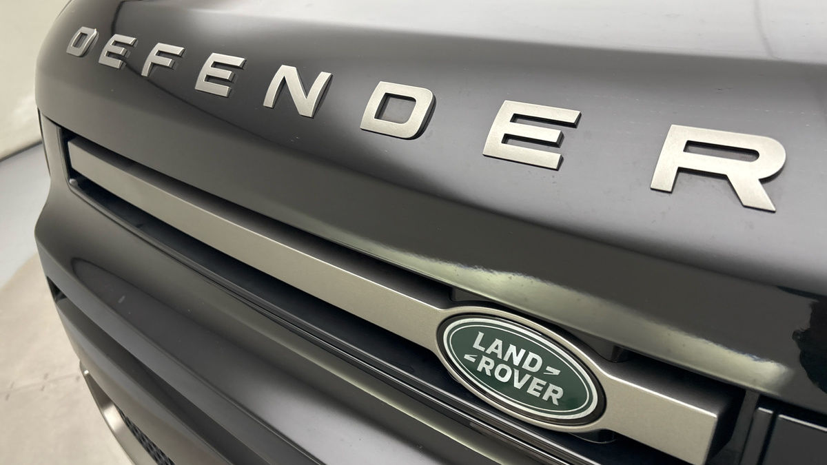 Land Rover Defender 90 Image 24