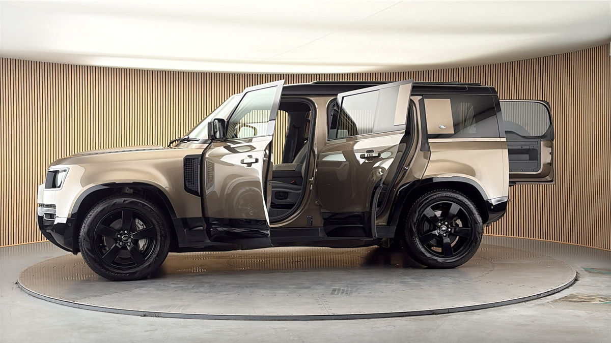 More views of Land Rover Defender 110