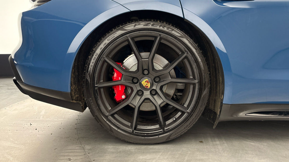 Porsche Taycan Image 10