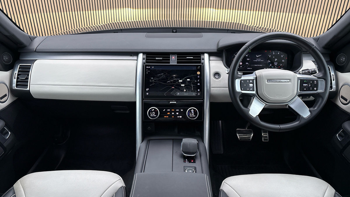 Land Rover Discovery Image 12