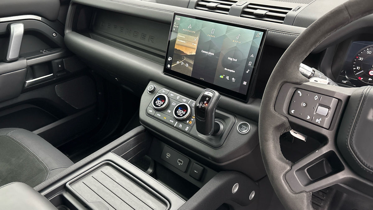 Land Rover Defender 90 Image 18