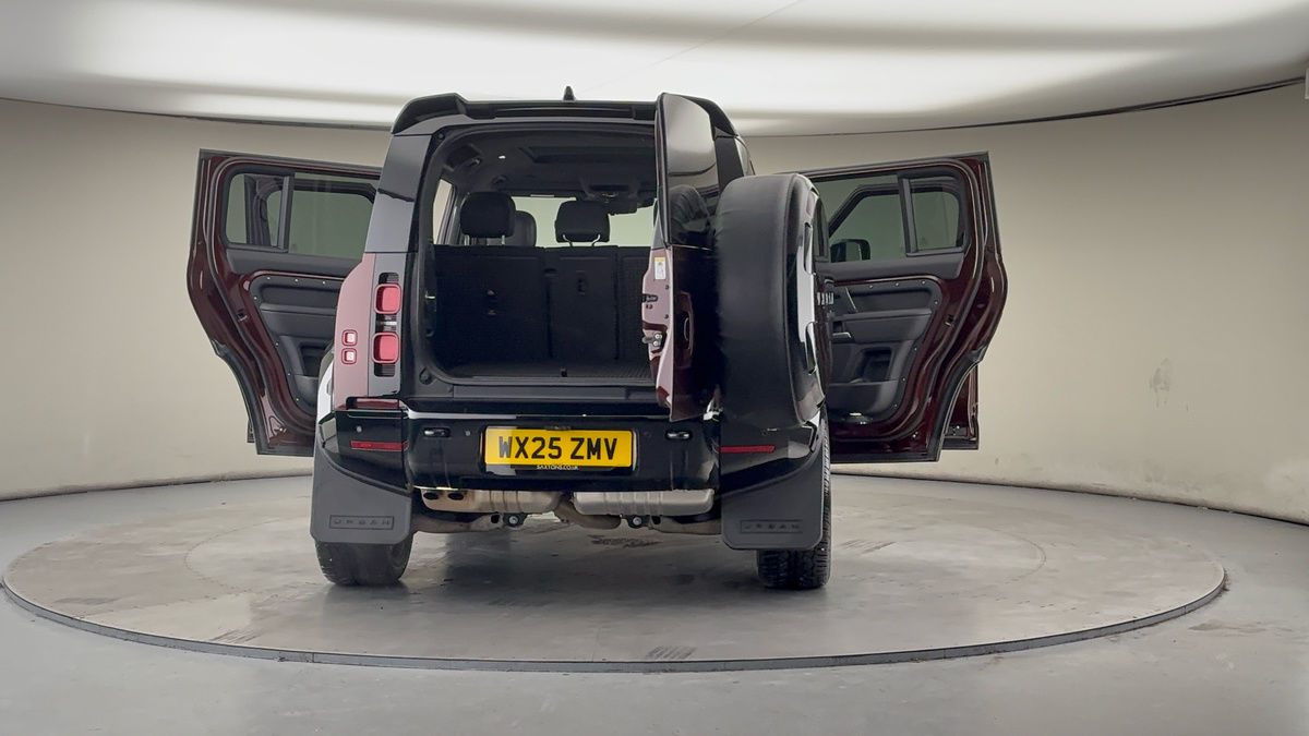 More views of Land Rover Defender 110