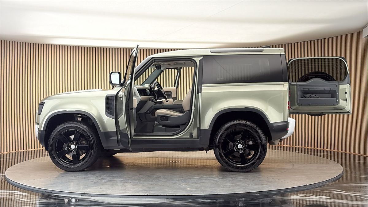More views of Land Rover Defender 90