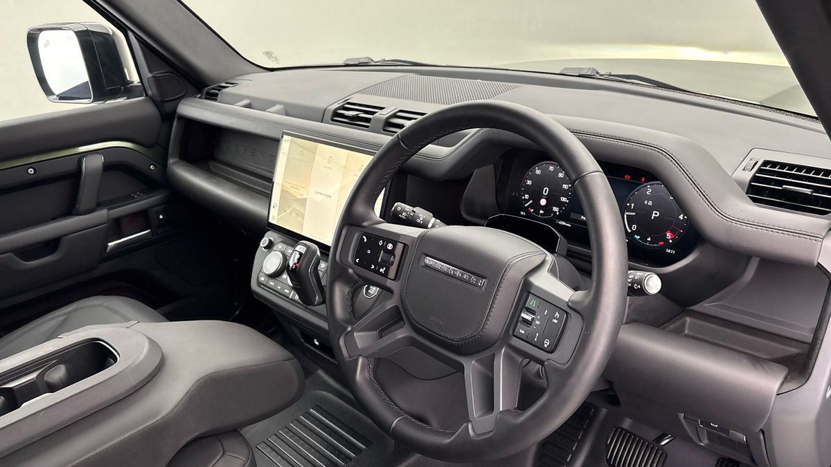 Land Rover Defender 110 Image 5