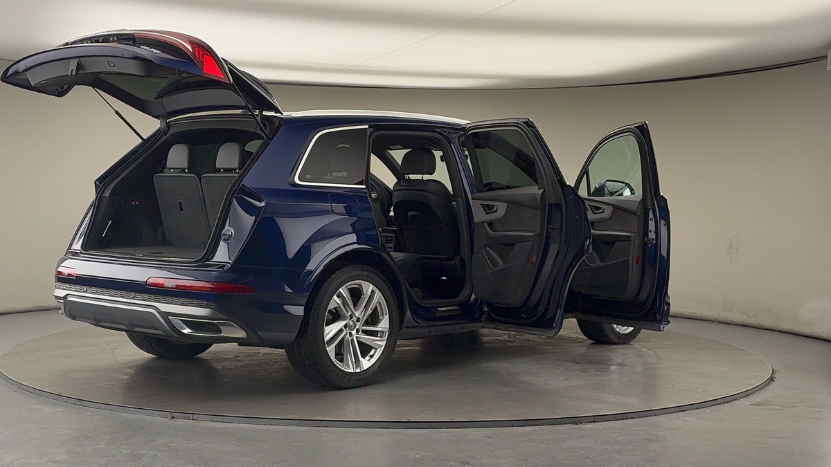 More views of Audi Q7