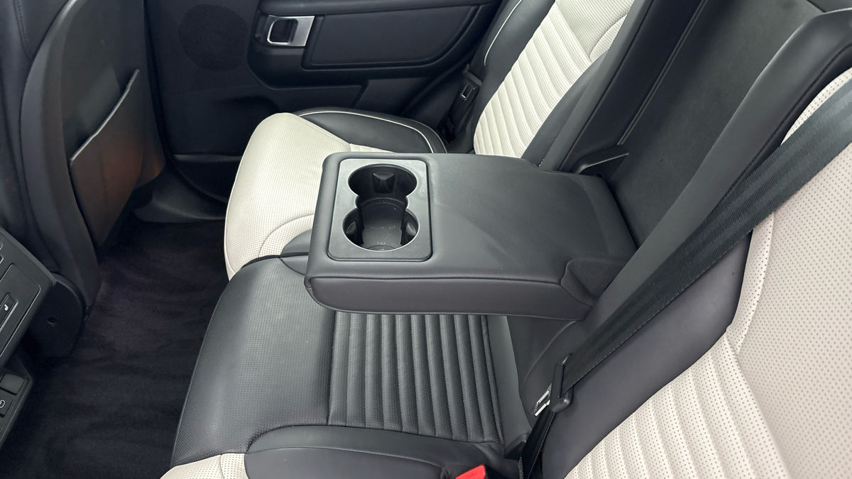 Land Rover Discovery Image 9