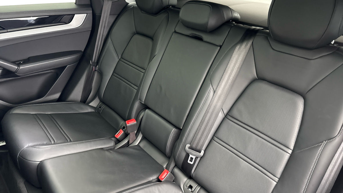 Porsche Cayenne Image 8