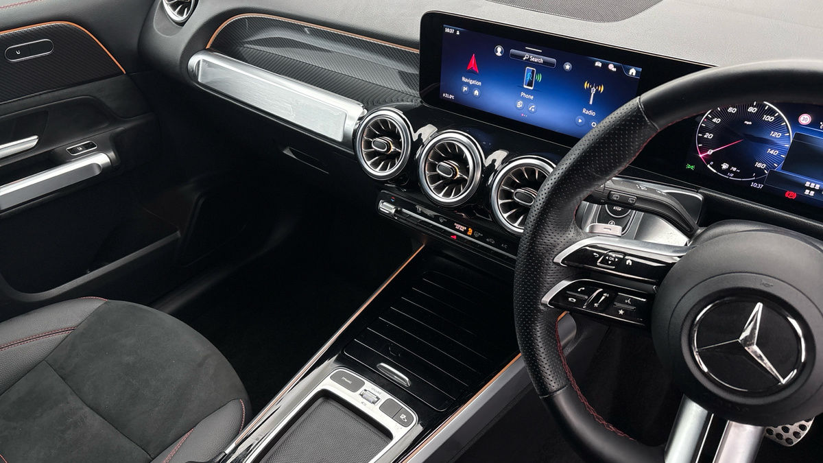 Mercedes-Benz GLB Image 18