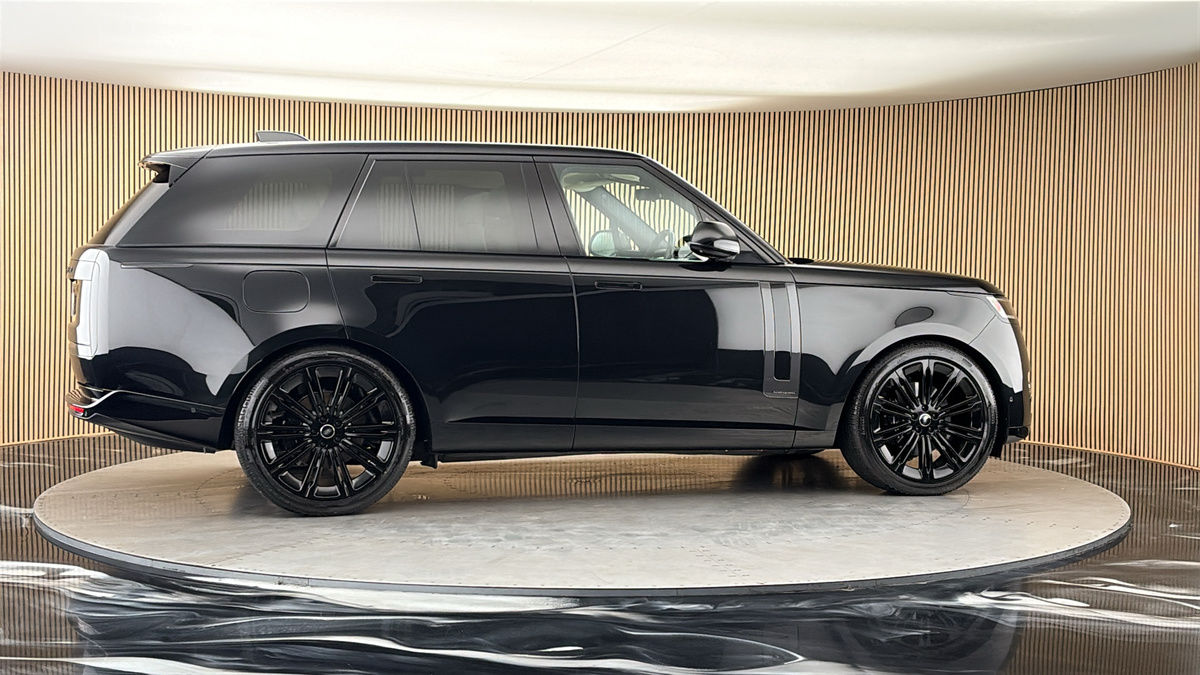 More views of Land Rover Range Rover