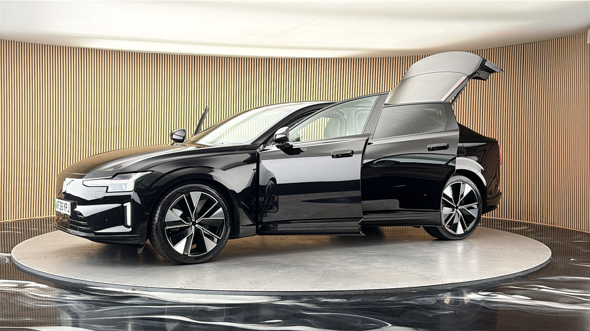 More views of Volvo ES90