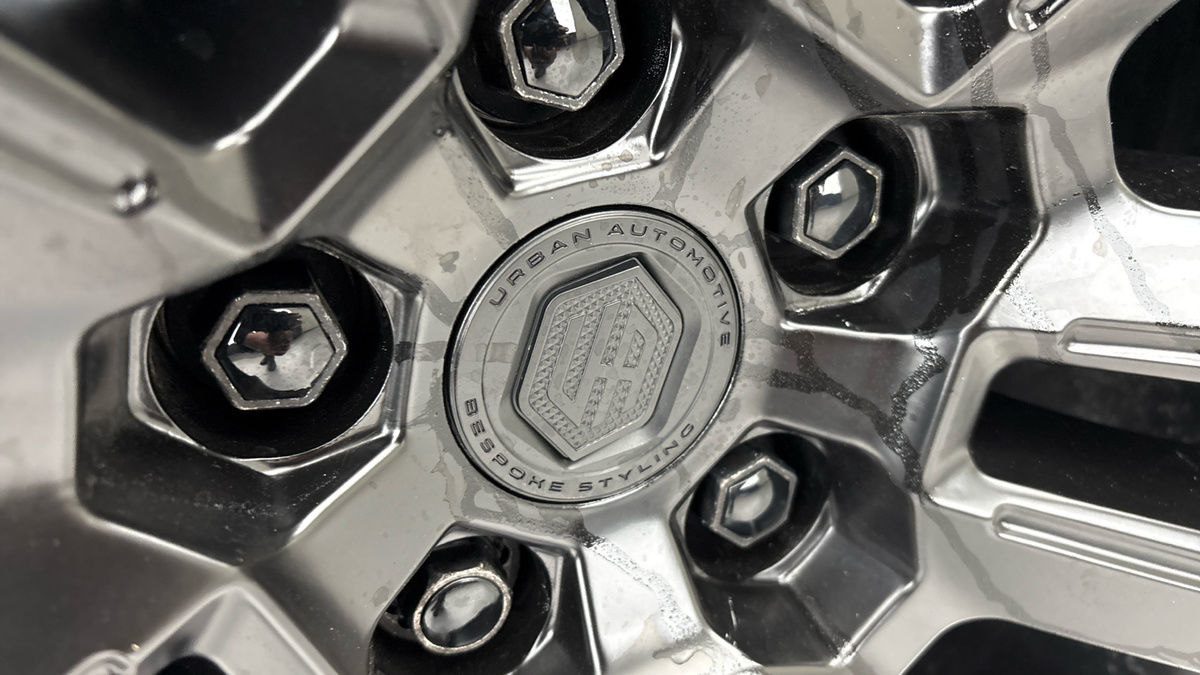 Land Rover Defender 90 Urban Image 25